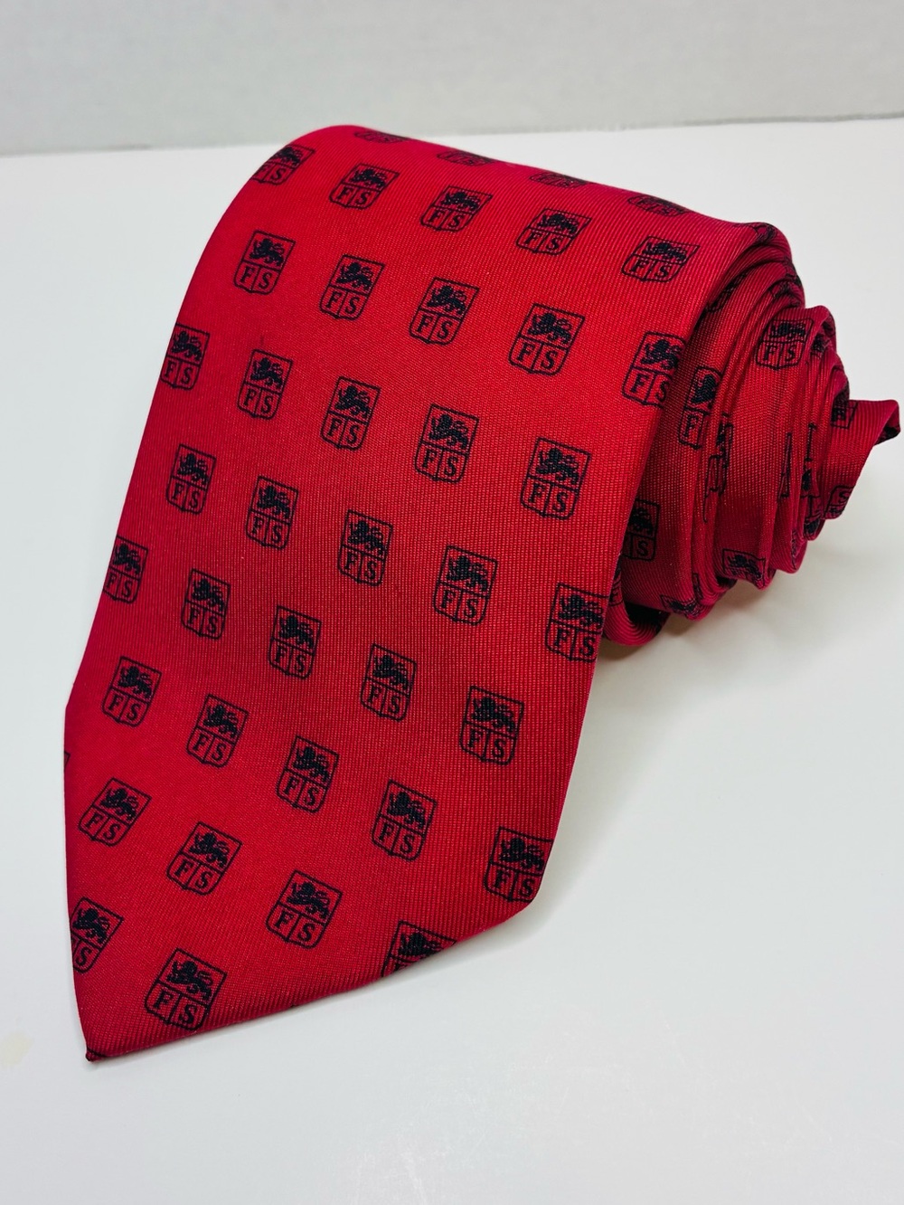 Vineyard Vines Mens Silk Tie Red Forman School Litchfield CT Crest Logo Custom